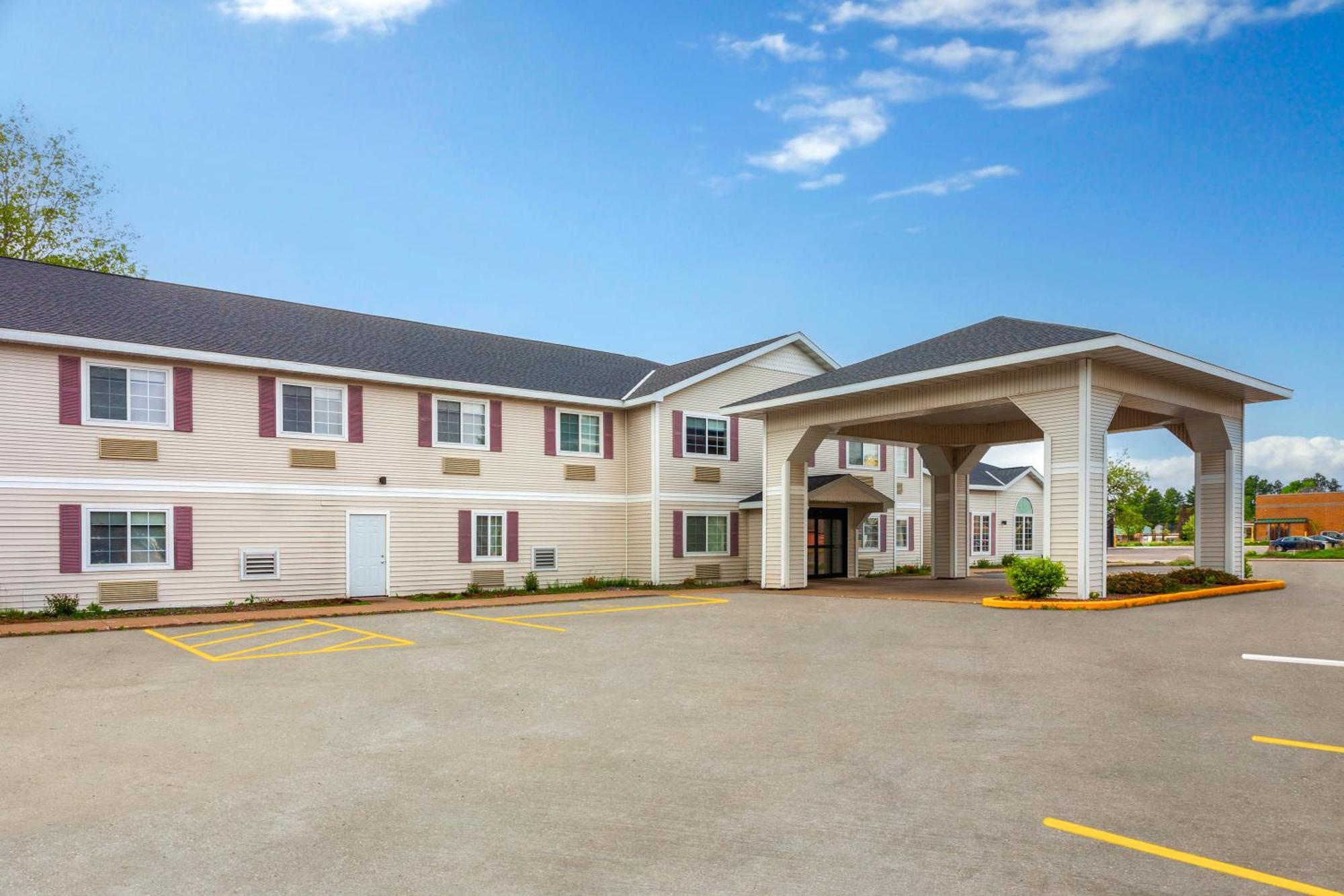 Americinn By Wyndham Eagle River Downtown Extérieur photo